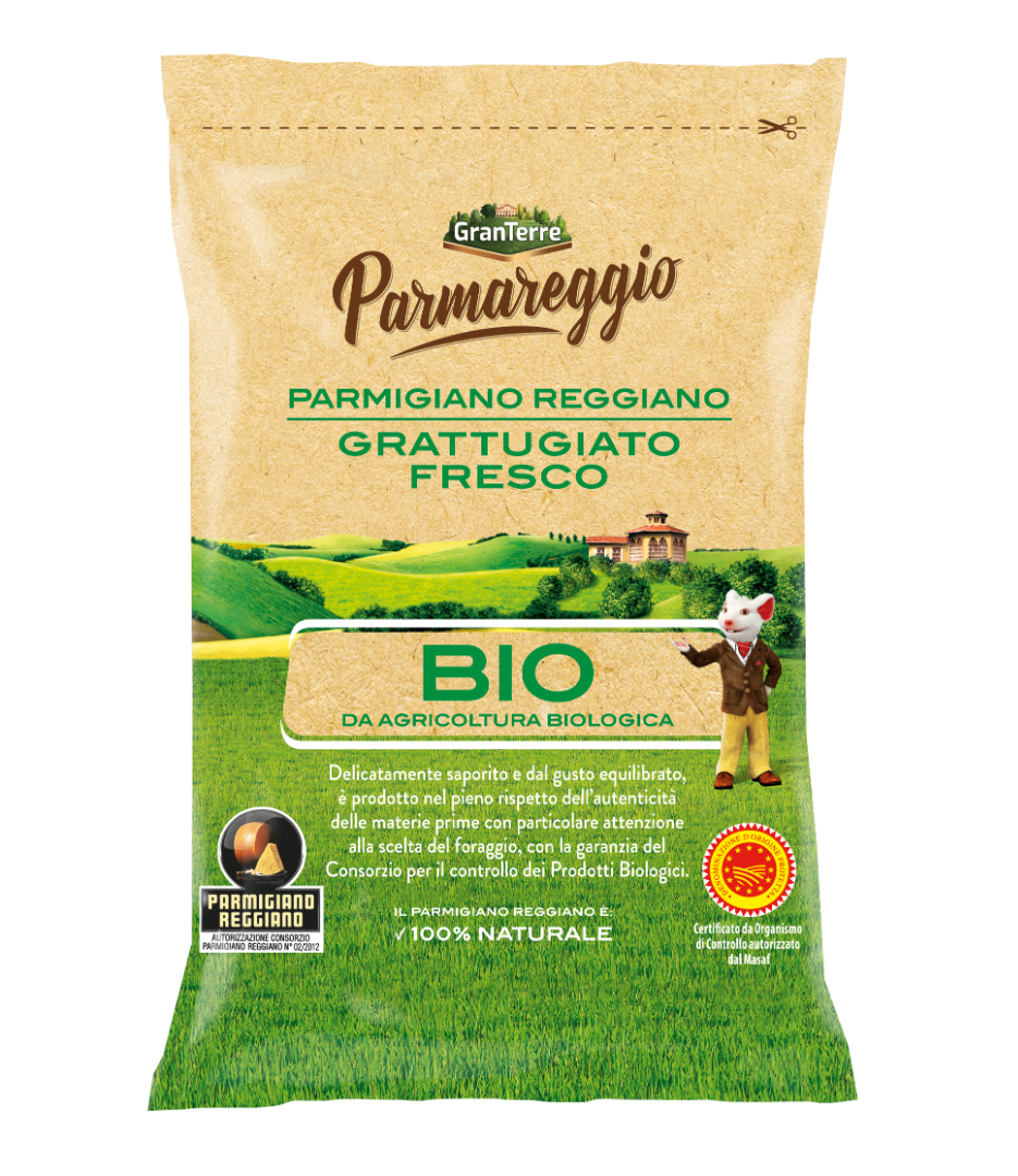 Immagini Stock - Grattugia Parmigiano Grattugiato E Parmigiano In Legno  D'ulivo. Image 147237750